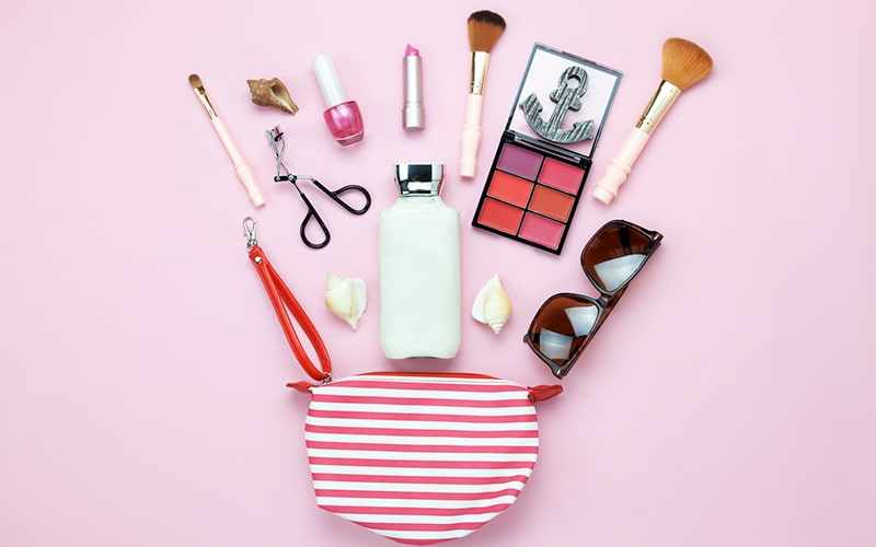 La trousse beauté des vacances : Strictement léger